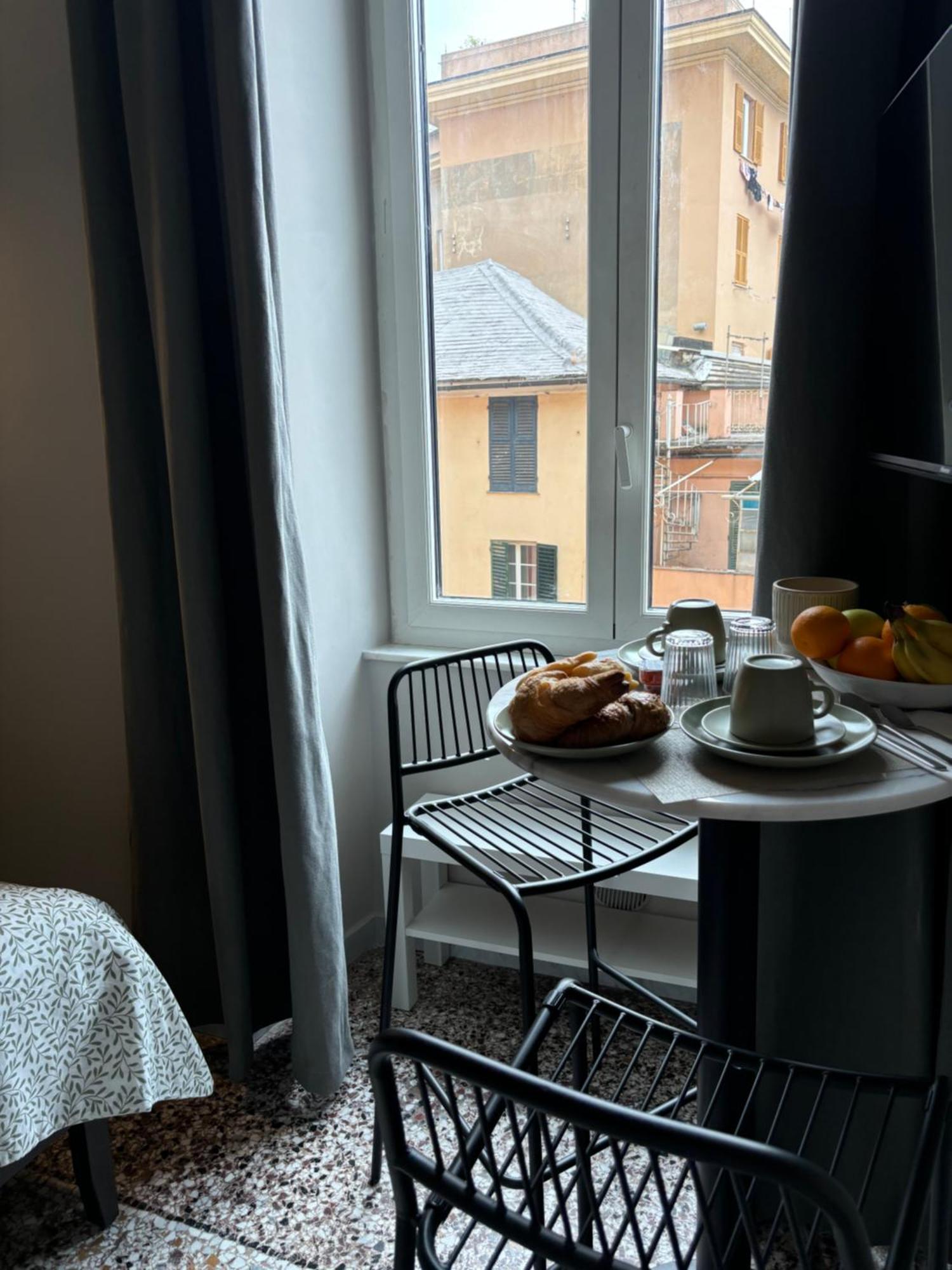B&B Genova Holiday Bagian luar foto